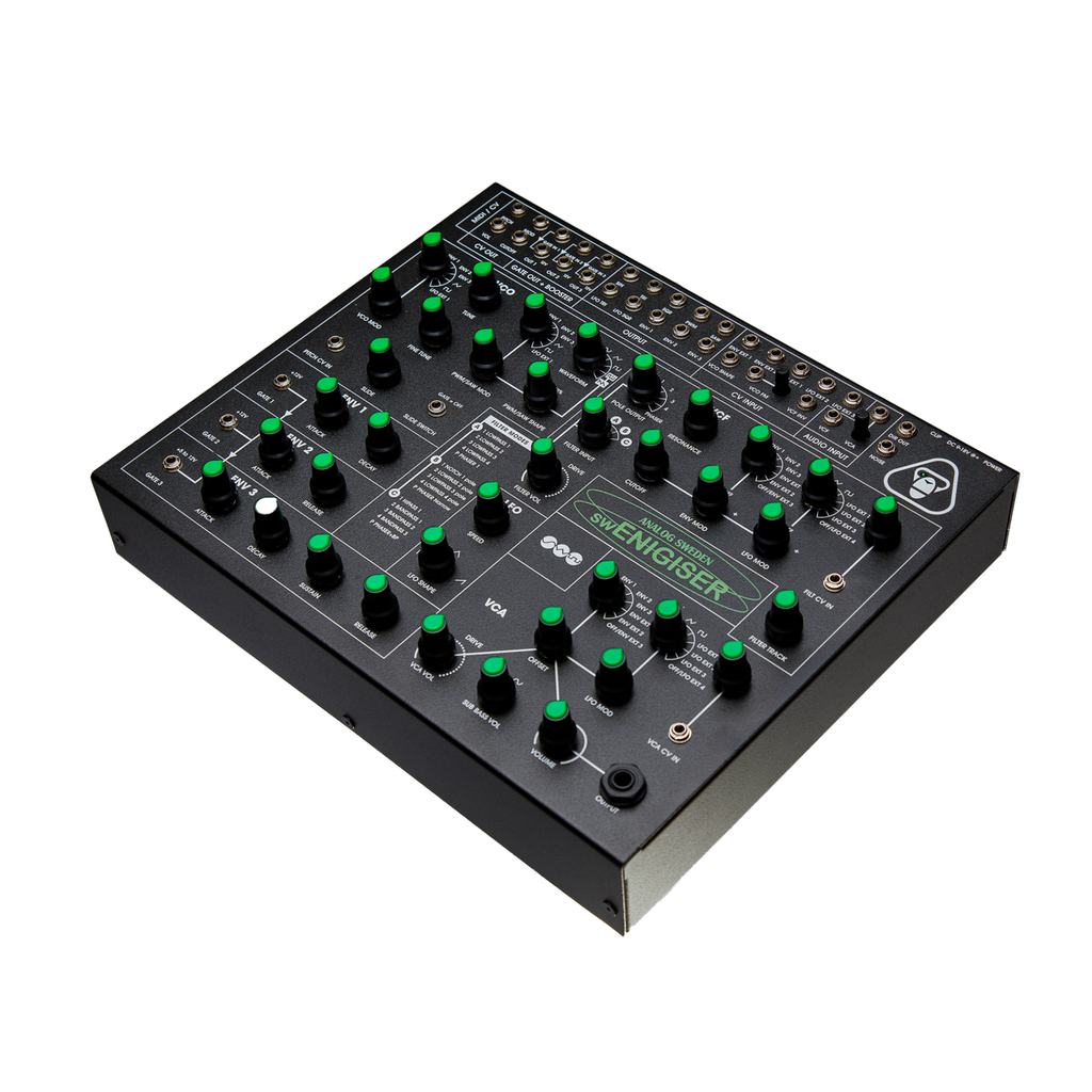 Sintetizzatore analogico swEnigiser Limited Edition, vista frontale angolata