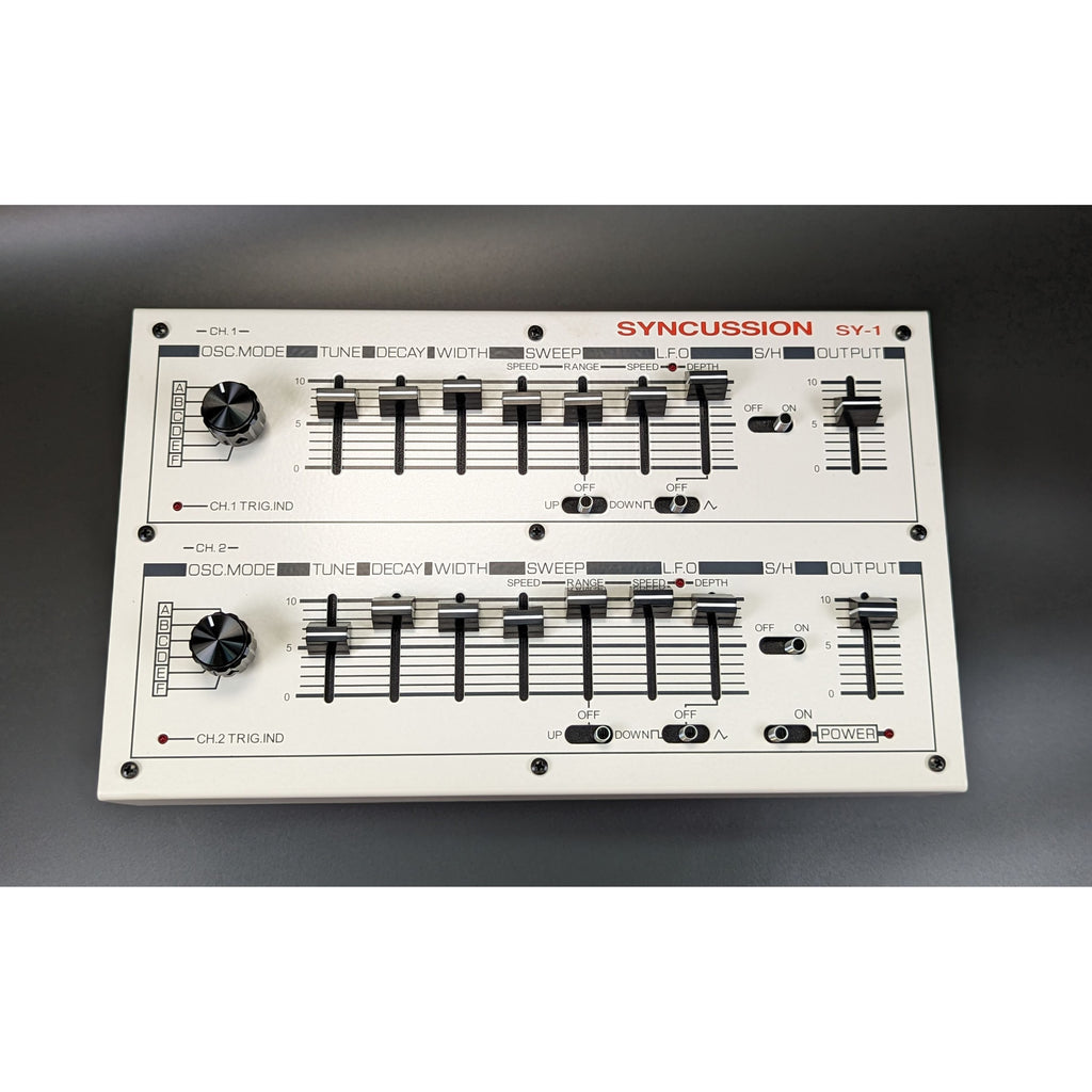 Drum synth analogico Michigan Synth Works SY-1, replica del Pearl Syncussion