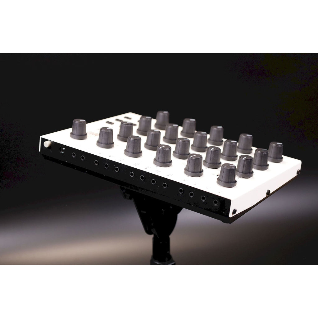 Pannello posteriore del sintetizzatore Michigan Synth Works Bella